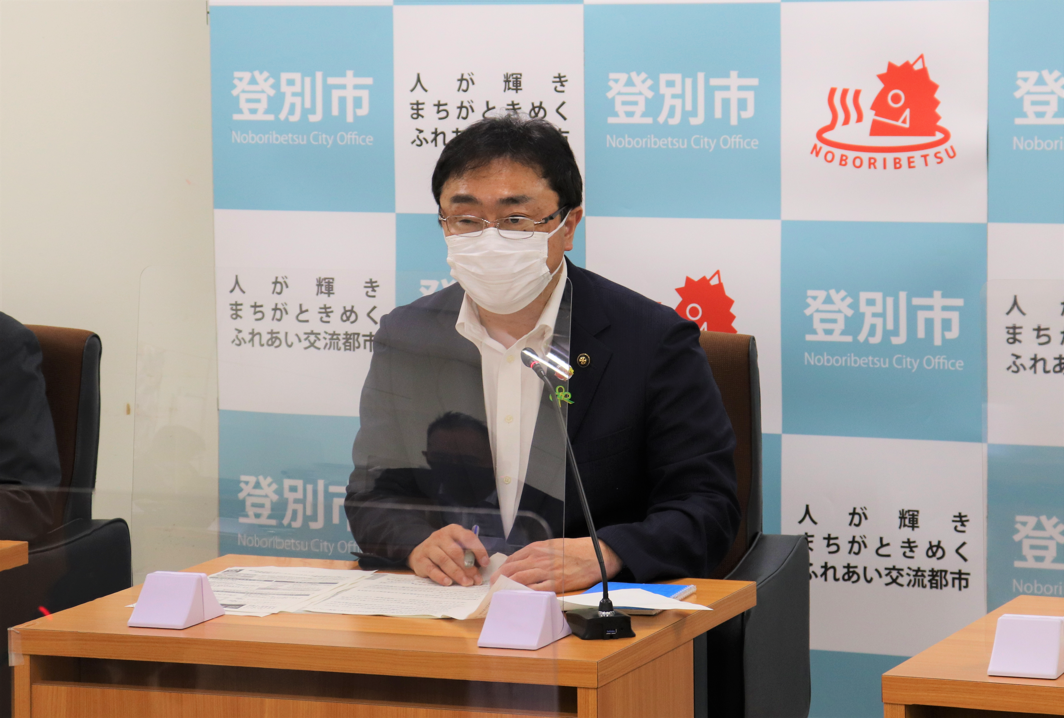 令和３年第4回定例記者会見市長が話している様子